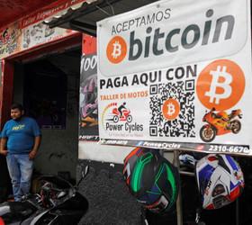 El Salvador’un çift başlı kripto stratejisi: IMF ile anlaşma sonrası Bitcoin yasalarını değiştirdi ancak alımlara devam ediyor