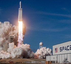 NASA, Ay misyonu için SpaceX'i gözden çıkardı