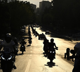 Karayolları Trafik Yönetmeliği'nde değişiklik: Motosiklet sürücü ve yolcularına koruyucu eldiven şartı