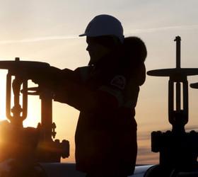 IEA, küresel petrol talebi artış öngörüsünü yükseltti