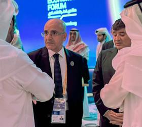 Bakan Şimşek, Doha'da Türkiye'deki yatırım fırsatlarını anlattı
