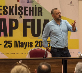 Eskişehir Kitap Fuarı 4. kez kapılarını açtı: Binlerce kitap, yüzlerce yazar, dokuz günlük kültür şöleni başladı