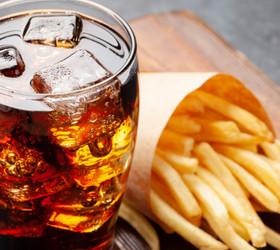 Migrene karşı kola ve patates kızartması: TikTok’ta yayılan ‘McMigraine’ yöntemine uzmanlar ne diyor?