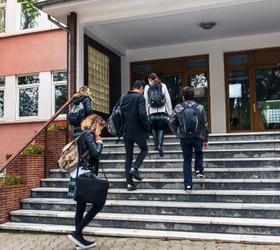 Türkiye'de yabancı liselerin kayıt fiyatları belli oldu: 1,7 milyon liraya kadar çıkıyor