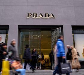Versace hamlesi ve zorlu piyasa döneminde Prada'da CEO değişimi