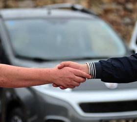 İkinci el oto satışındaki 6 ay-6 bin km kuralı ve ilan kısıtlamasının süresi uzatıldı
