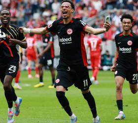 Futbolun en karlı fabrikası: Eintracht Frankfurt 6 yılda sadece forvet satarak 345 milyon euro kara koşuyor