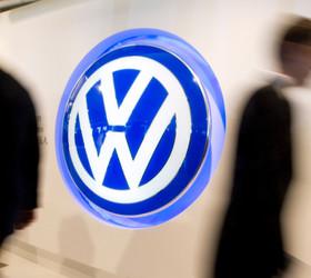 Volkswagen tarifeler nedeniyle beklentilerini aşağı çekti