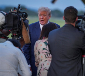 Trump açıkladı: ABD'de gümrük vergilerinden gelen gelir halka dağıtılabilir