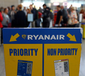Ryanair'dan çalışanlarına ödül: Büyük çantayı bulana zamlı ikramiye