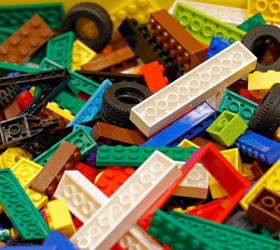 Her ebeveynin korkulu rüyası, ‘en acı verici’ Guinness rekoru: LEGO’ların üzerinde 100 metre çıplak ayakla koştu