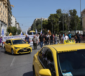 Komşuda taksi krizi: 48 saatlik grev başladı