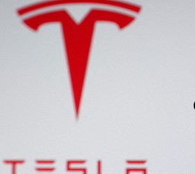 Elon Musk'tan 5 yıl sonra bir ilk: Tesla hisseleri fırladı