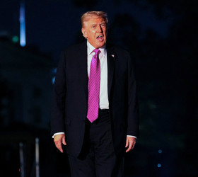 Trump Londra'da protesto edildi