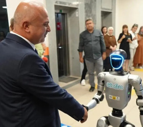 Türkiye’de nüfusa kaydedilen ilk insansı robot: Festman Canik