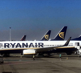 Düşük maliyetli havayolu Ryanair artık yalnızca dijital biniş kartı kabul edecek