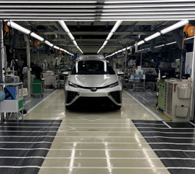 Toyota yüz binlerce aracını geri çağırıyor: Park görüşü tehlikede