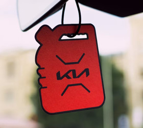 KIA'dan elektrikli otomobil kararı: Satın alana benzin kokusu hediye