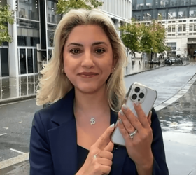 Londra'da telefonu cepte tutun