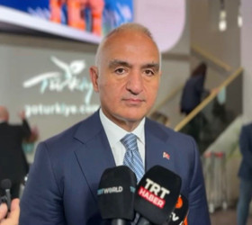 Bakan Ersoy: "Turizmde 64 milyar dolara emin adımlarla gidiyoruz"