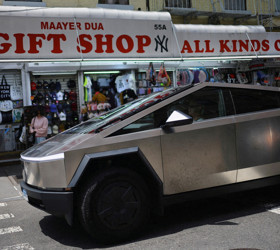 Tesla’da şok ayrılık: Cybertruck programının başındaki isim istifa etti