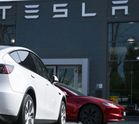 Tesla araçlara Apple CarPlay desteği gelebilir