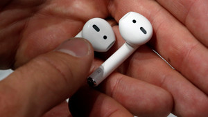 Apple'dan bir ilk: Kameralı AirPods geliyor