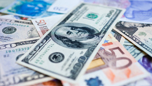 Euro ECB kararını bekliyor: Dolar Fed sonrası kazanımlarını koruma peşinde