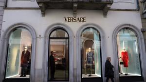 Lüks modanın DNA’sı değişiyor: Prada’nın Versace’yi satın alması ne anlama geliyor?