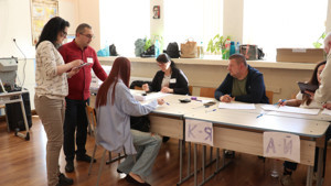 Bulgaristan'da eski Cumhurbaşkanı Radev, genel seçimi büyük farkla birinci tamamladı