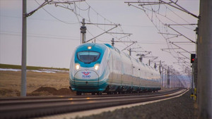 Bakan açıkladı: Türkiye’nin milli hızlı treni 240 kilometre hıza ulaştı
