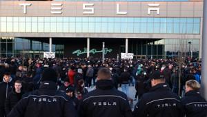 Tesla fabrikasında hastalık raporu krizi: "Hiç işe gitmeden maaş alan var"