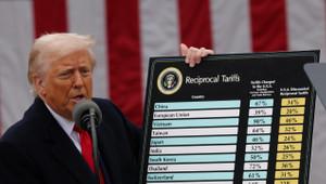 Trump'tan Çin tarifelerinde kısmi geri adım: iPhone'a muafiyet geldi