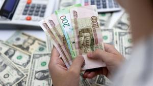 İstanbul’daki barış müzakerelerine piyasa tepkisi: Dolar karşısında ruble düşüşte