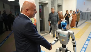 Türkiye’de nüfusa kaydedilen ilk insansı robot: Festman Canik