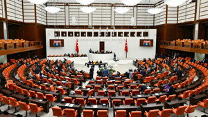 Kanun teklifi TBMM'de kabul edildi: Doğum izni uzatıldı, 15 yaş altına sosyal medya düzenlemesi geldi