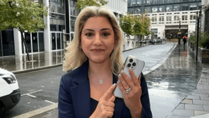 Londra'da telefonu cepte tutun