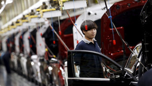 Çin otomotivde dünyayı sildi süpürdü: Üretimde de satışta da rekor, her iki arabadan biri...