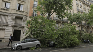 Fransa’da fırtına: 450 bin hanede elektrik kesintisi devam ediyor