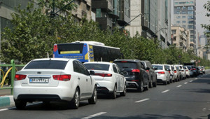 İran’da benzin istasyonlarında kuyruk oluştu