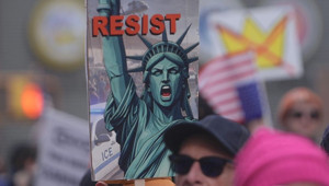 ABD'de Trump karşıtı "Krallara Hayır" gösterileri: Milyonlarca insan meydanları doldurdu