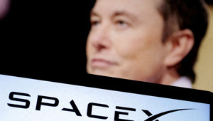Elon Musk'tan yapay zeka yarışı iddiası: "SpaceX 6 ayda zirveye çıkabilir"