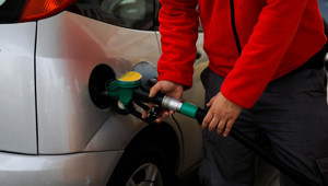 Yunanistan'da sürücelere yakıt destek programı başladı
