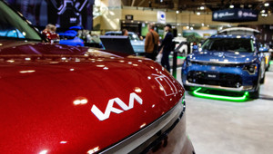 Dev otomobil üreticisinden geri adım: Yazılım araçları 1 yıl ertelendi