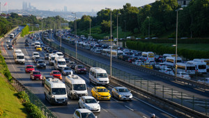 Zafer Bayramı’nda İstanbul’da trafik kilidi! Bu yollar trafiğe kapatıldı
