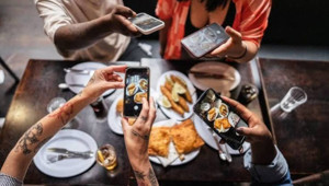 ABD'de restoranlarda yeni dönem: Telefonunu teslim etmeyene yemek yok