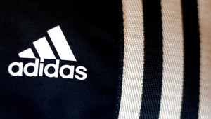 Adidas, çizgili kıyafetleri nedeniyle moda devine dava açtı! Üç çizgi mi, dört çizgi mi?