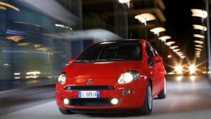 Fiat'ın unutulmaz modeli geri dönüyor: 8 yıl sonra Punto sürprizi