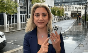 Londra'da telefonu cepte tutun