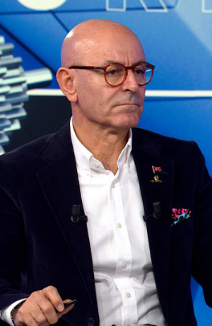 Altın Fiyatları Neden Düşüyor? 2026'da Bizi Ne Bekliyor?